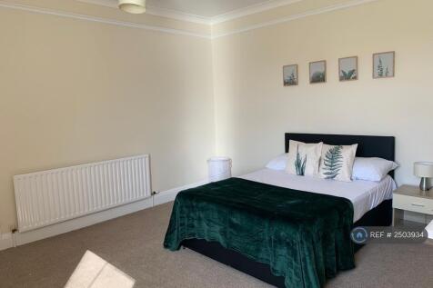 Room 4 - Available