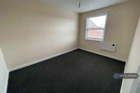 Medium Double Bedroom