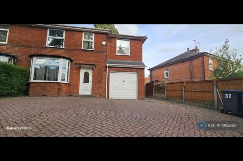 Driveway (4 To 5 Car Can Be Parked)