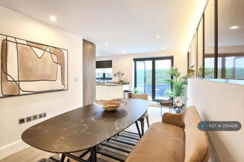 Living Room (2/3)