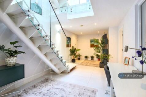 Lower Ground Living Room (2/2)