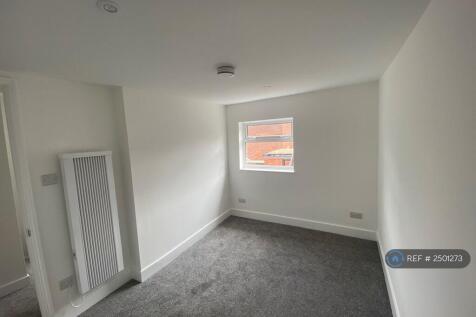 Upstairs Back Bedroom 