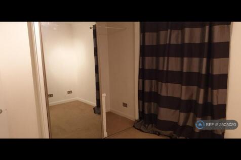 Bedroom (Walk In Wardrobe)