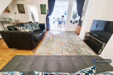 Large Reception Open To Conservatory Dining Room