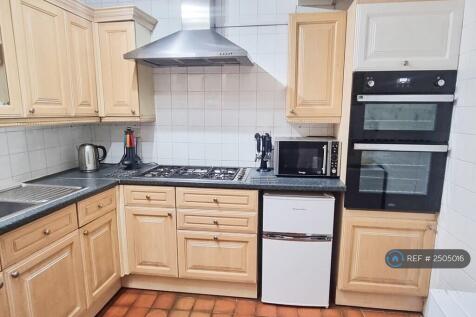 Large Fitted Kitchen - Fully Equipped For 6 Dining