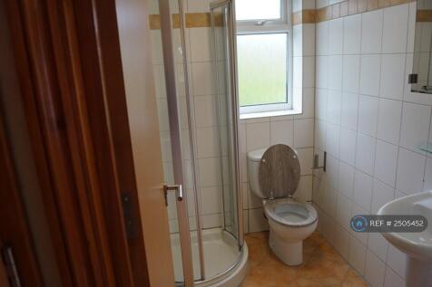 Shower Room Photo 1