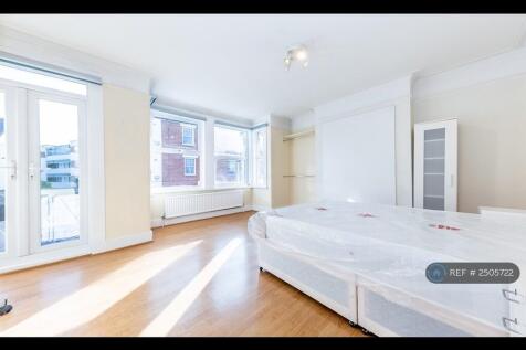Upstairs Front En Suite Bedroom