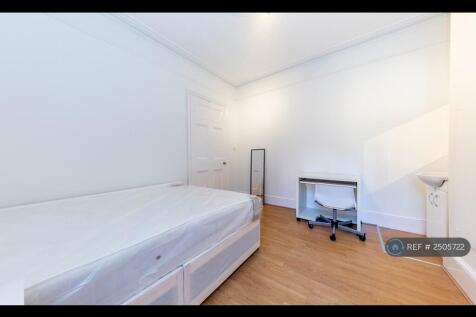 Upstairs Middle Bedroom