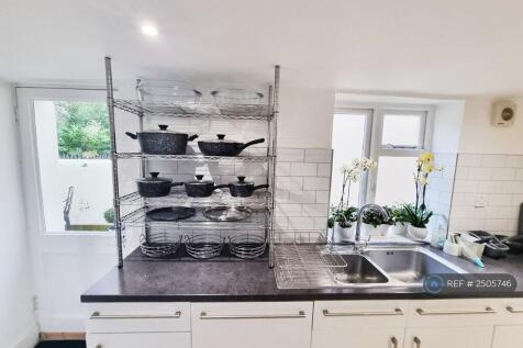 Fully Fitted And Equipped - Kitchenware Provided