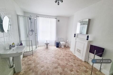 2nd Floor Bathroom - With 2 Showers