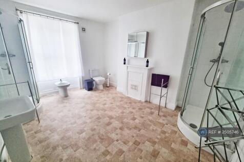 2nd Floor Bathroom - With 2 Showers