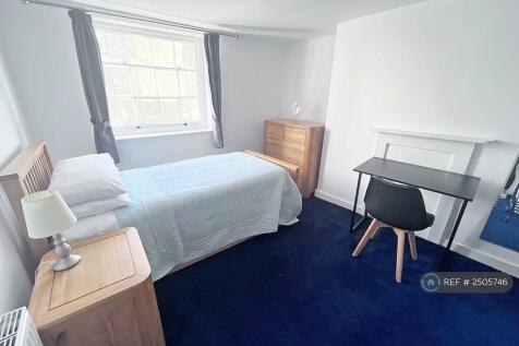 3rd Floor Double (Rear) - Trundle Bed