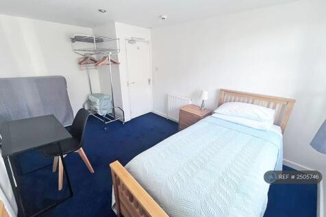 3rd Floor Double (Rear)- Trundle Bed