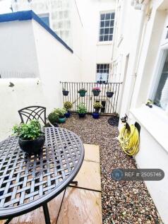 Garden Patio - Seating For 7