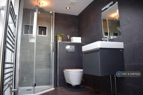 Primary Bedroom En-Suite