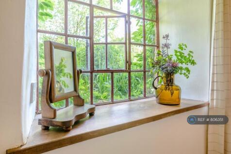 The Cottage, Downstairs