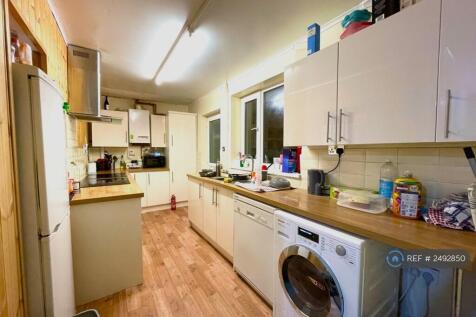 Kitchen Washer/Dryer/Dishwasher/Hobs/Oven/Fridges