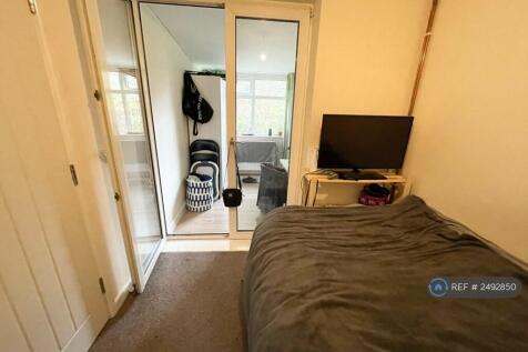 2 Bedroom - Downstairs Back Right
