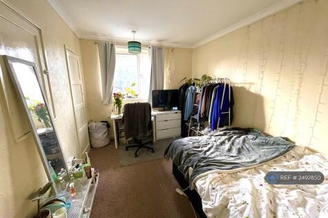 4 Bedroom Upstairs Front Left
