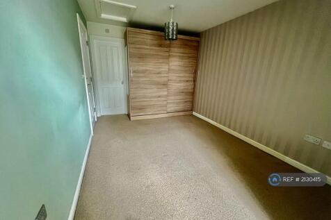 Bedroom #1 (With Ensuite)