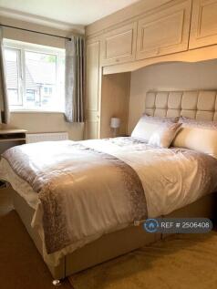 Main Bedroom - Fits King Size Bed