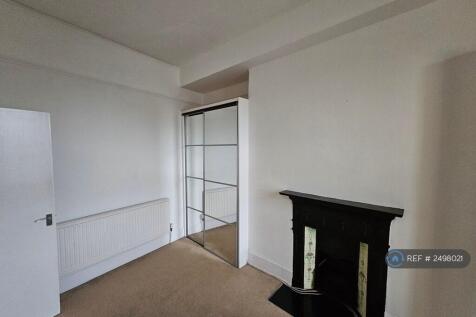 Master Bedroom 03