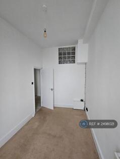 2nd Bedroom 02