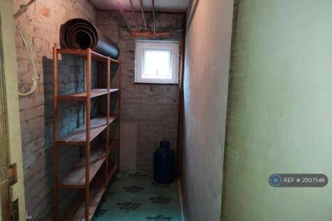 Outer Storage/Drying Area