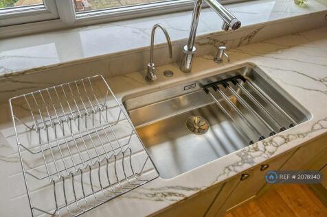 Kitchen Sink With Water Filter