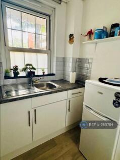 Newly Renovated Kitchen 