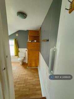 Spacious Bathroom