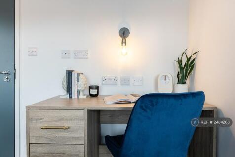 Superfast Wi-Fi Available With Desk And Chair