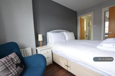 Ensuite Master Bedroom