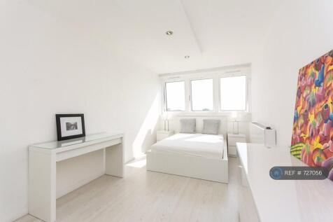 Exceptionally Large Double Bedroom . 
