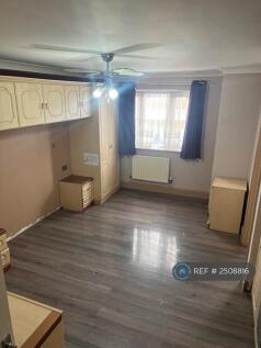 Master Bedroom Pic 1