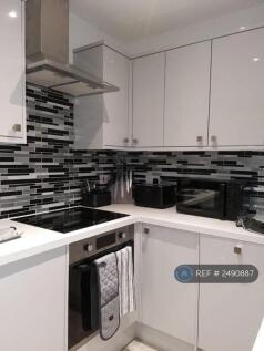 Full Kitchen: Clothes Washer/Drier, Dish Washer