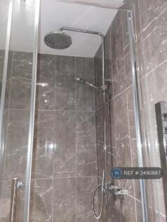 Ensuite Bathroom 1
