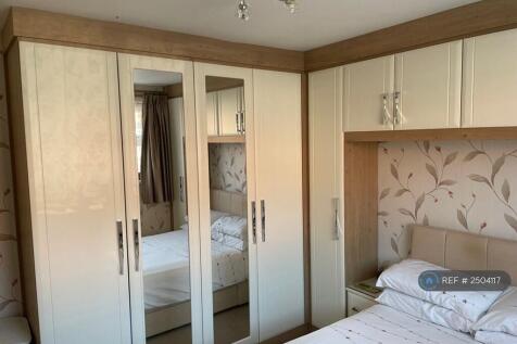 Main Bedroom (2)