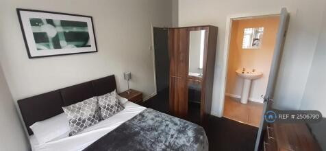 Room 2- Double En-Suite With Kitchenette Available