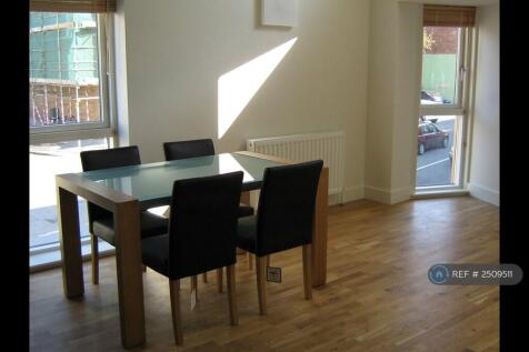 Lounge/Dining