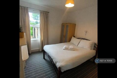 Middle Bedroom