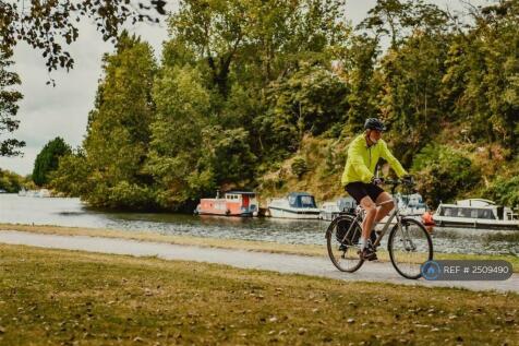 Cycling Along The Thames