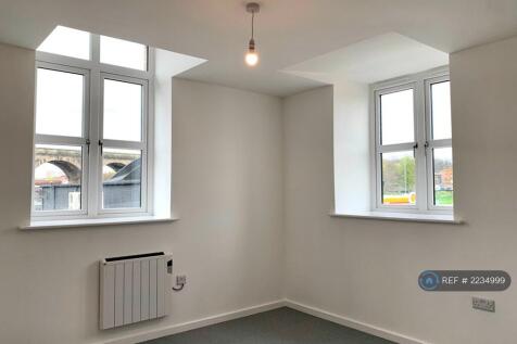 Large Double Bedroom - Before Blinds Installation