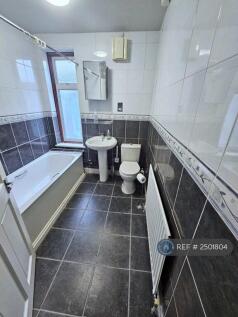 Spacious Bathroom