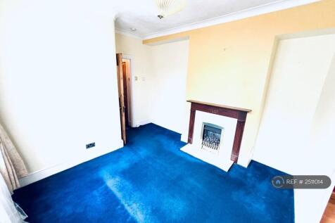 Living Room, Very Light End Of Terrace.