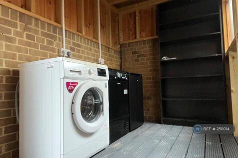 Utility Room (Wm, Dryer, Brand New  Freezer)
