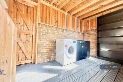 Utility Room (Wm, Dryer, Brand New  Freezer)