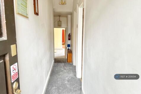 Entrance Hall Way (Brand New Carpet) 