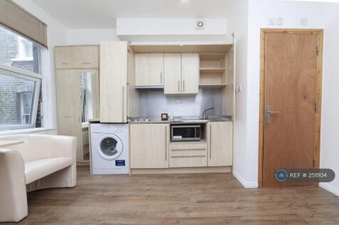  Living Space / Kitchen