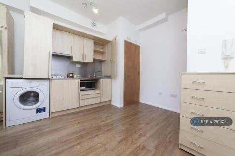  Living Space / Kitchen
